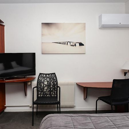กีริอาด เล ซาบล์ โดลอน -ปลาฌ ซองทร์ เด กงเกร Hotel เลส์ซาบล์-โดล็อนน์ ภายนอก รูปภาพ