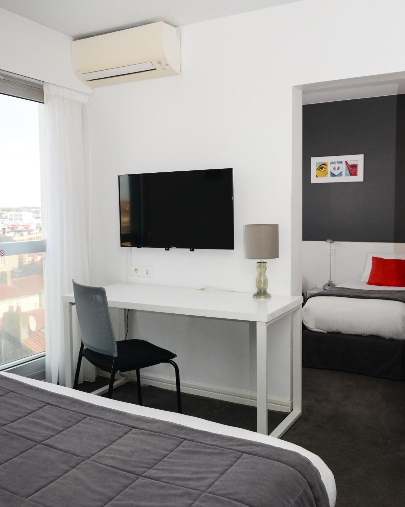 กีริอาด เล ซาบล์ โดลอน -ปลาฌ ซองทร์ เด กงเกร Hotel เลส์ซาบล์-โดล็อนน์ ภายนอก รูปภาพ