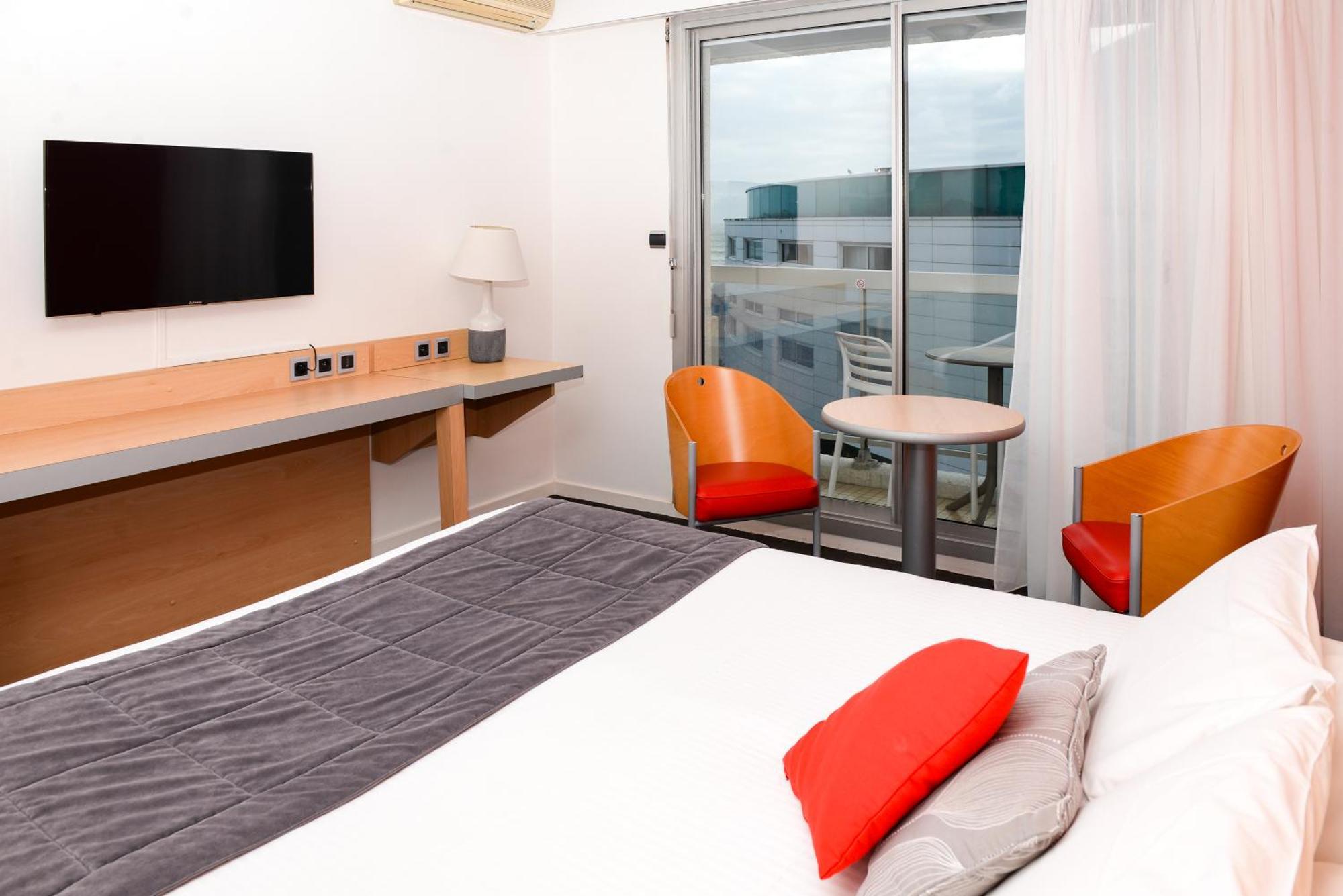 กีริอาด เล ซาบล์ โดลอน -ปลาฌ ซองทร์ เด กงเกร Hotel เลส์ซาบล์-โดล็อนน์ ภายนอก รูปภาพ