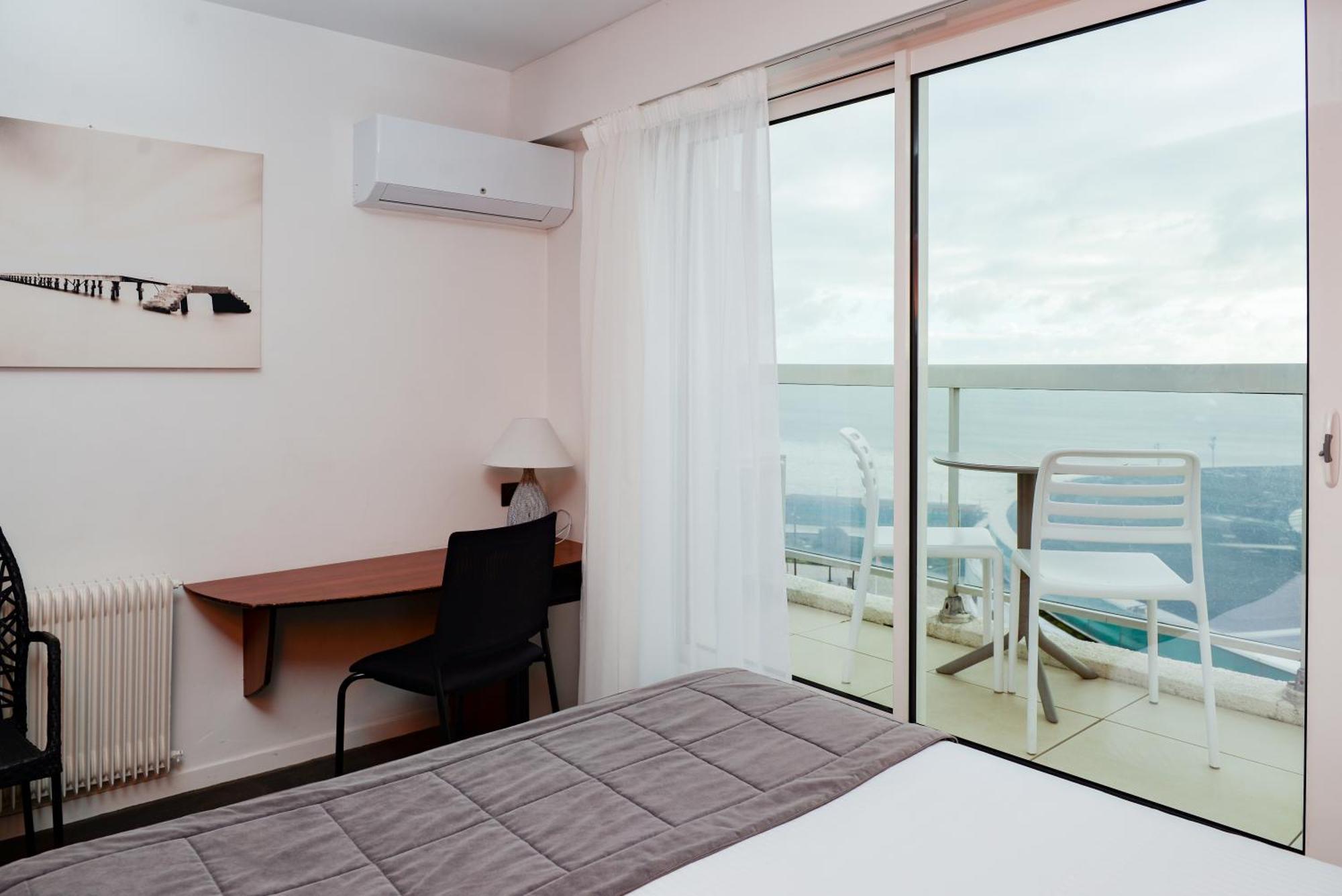 กีริอาด เล ซาบล์ โดลอน -ปลาฌ ซองทร์ เด กงเกร Hotel เลส์ซาบล์-โดล็อนน์ ภายนอก รูปภาพ