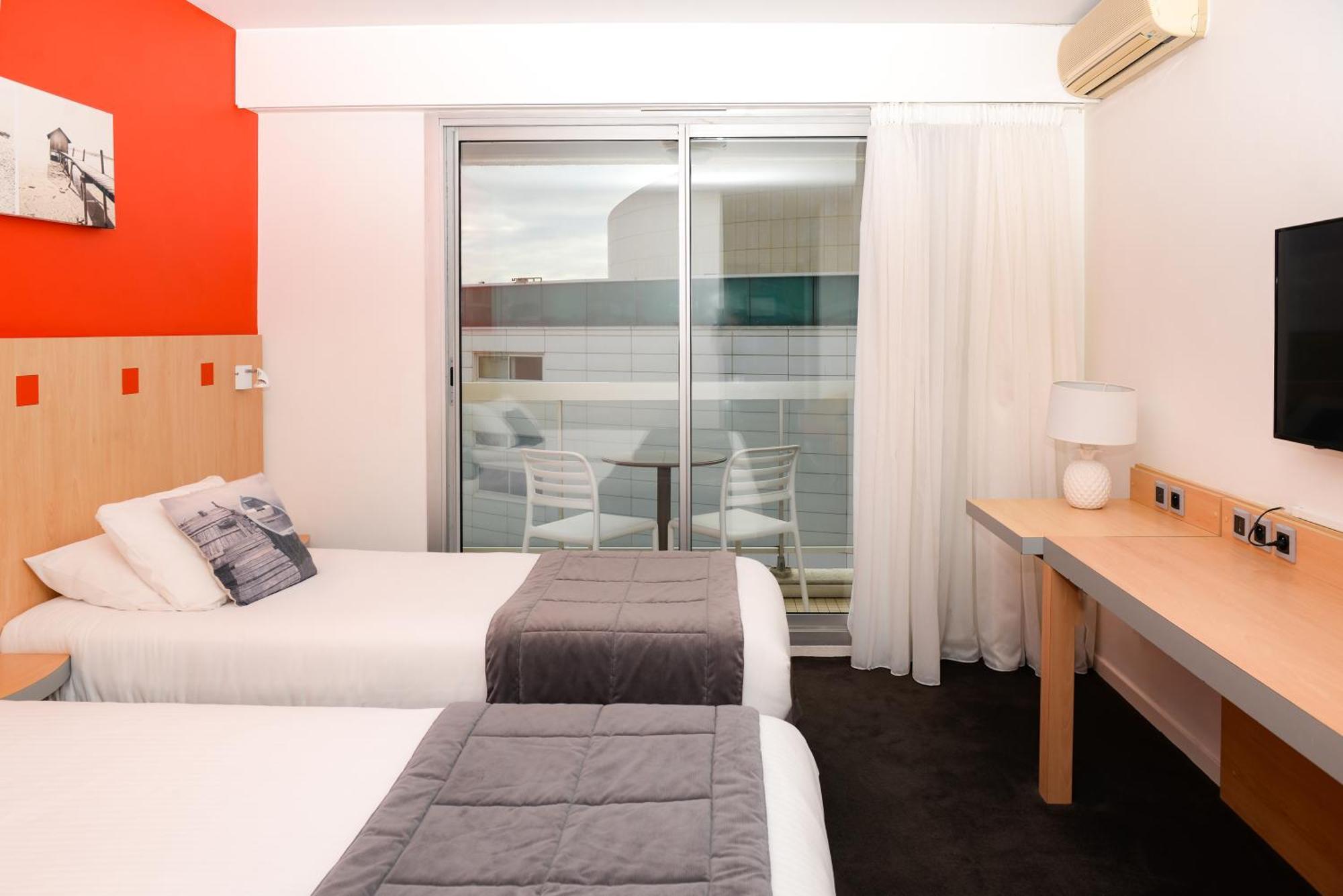 กีริอาด เล ซาบล์ โดลอน -ปลาฌ ซองทร์ เด กงเกร Hotel เลส์ซาบล์-โดล็อนน์ ภายนอก รูปภาพ