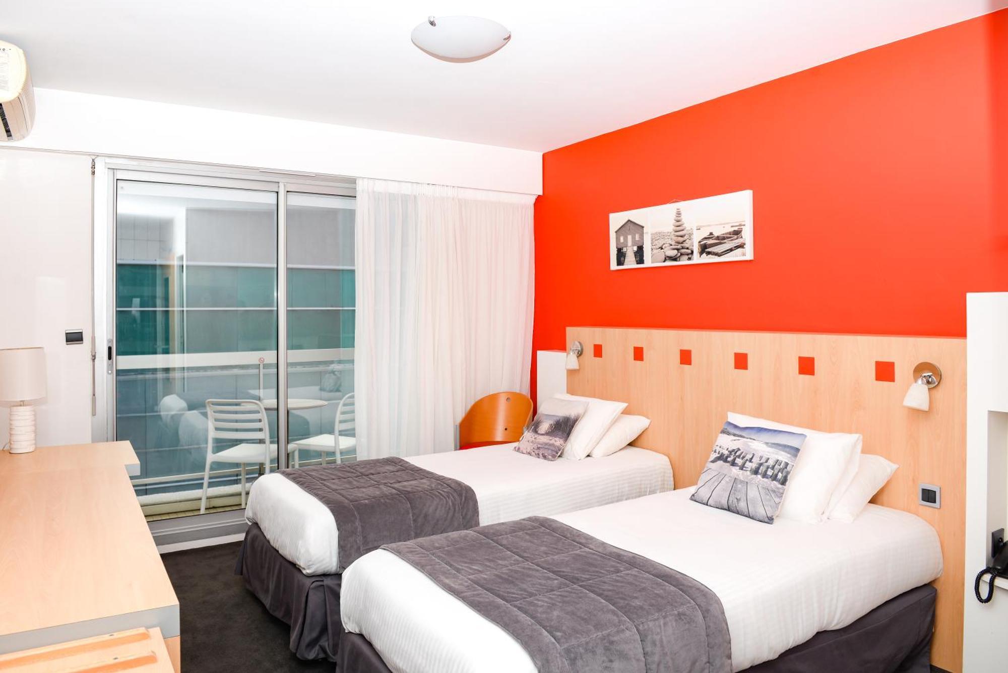 กีริอาด เล ซาบล์ โดลอน -ปลาฌ ซองทร์ เด กงเกร Hotel เลส์ซาบล์-โดล็อนน์ ภายนอก รูปภาพ