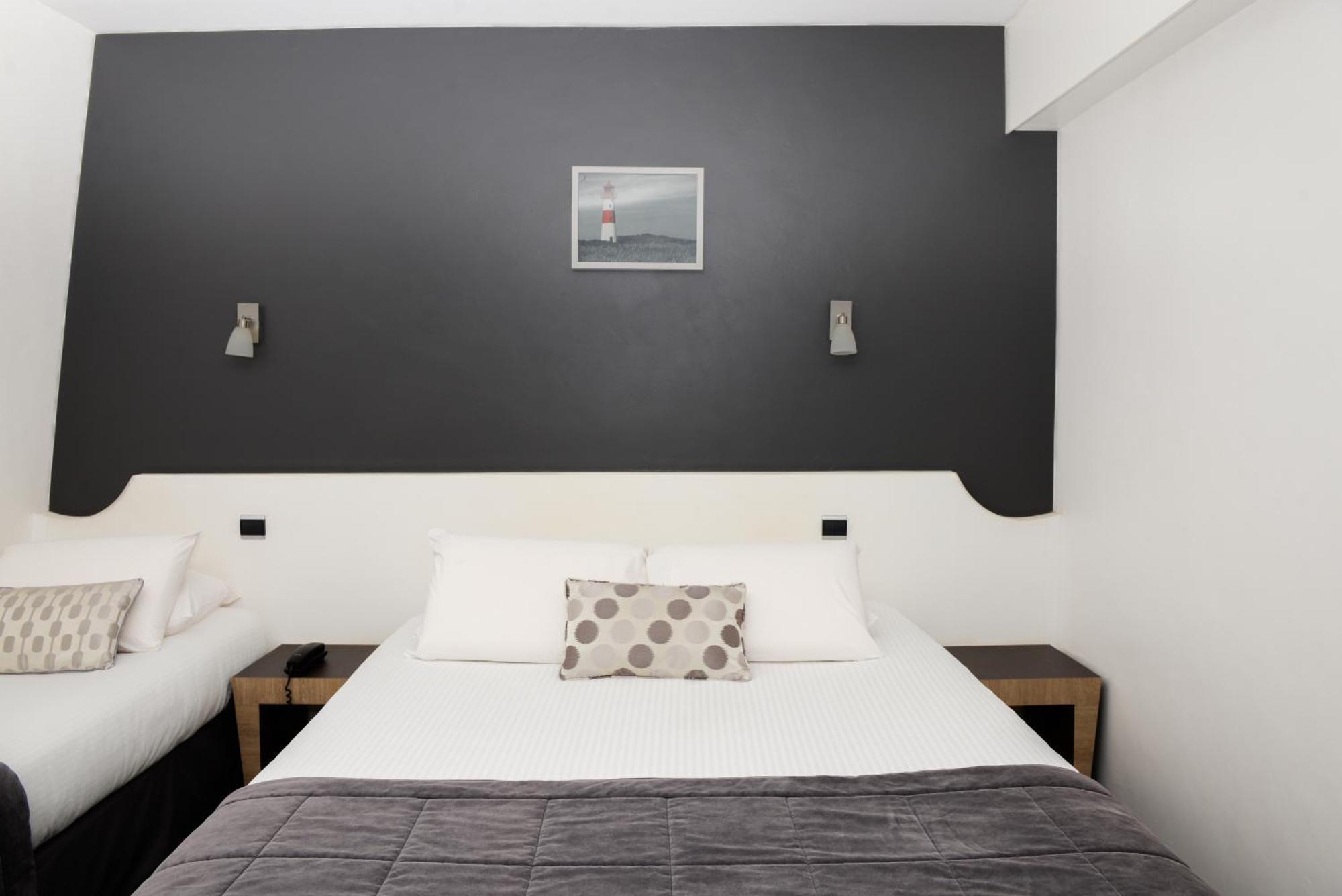 กีริอาด เล ซาบล์ โดลอน -ปลาฌ ซองทร์ เด กงเกร Hotel เลส์ซาบล์-โดล็อนน์ ภายนอก รูปภาพ