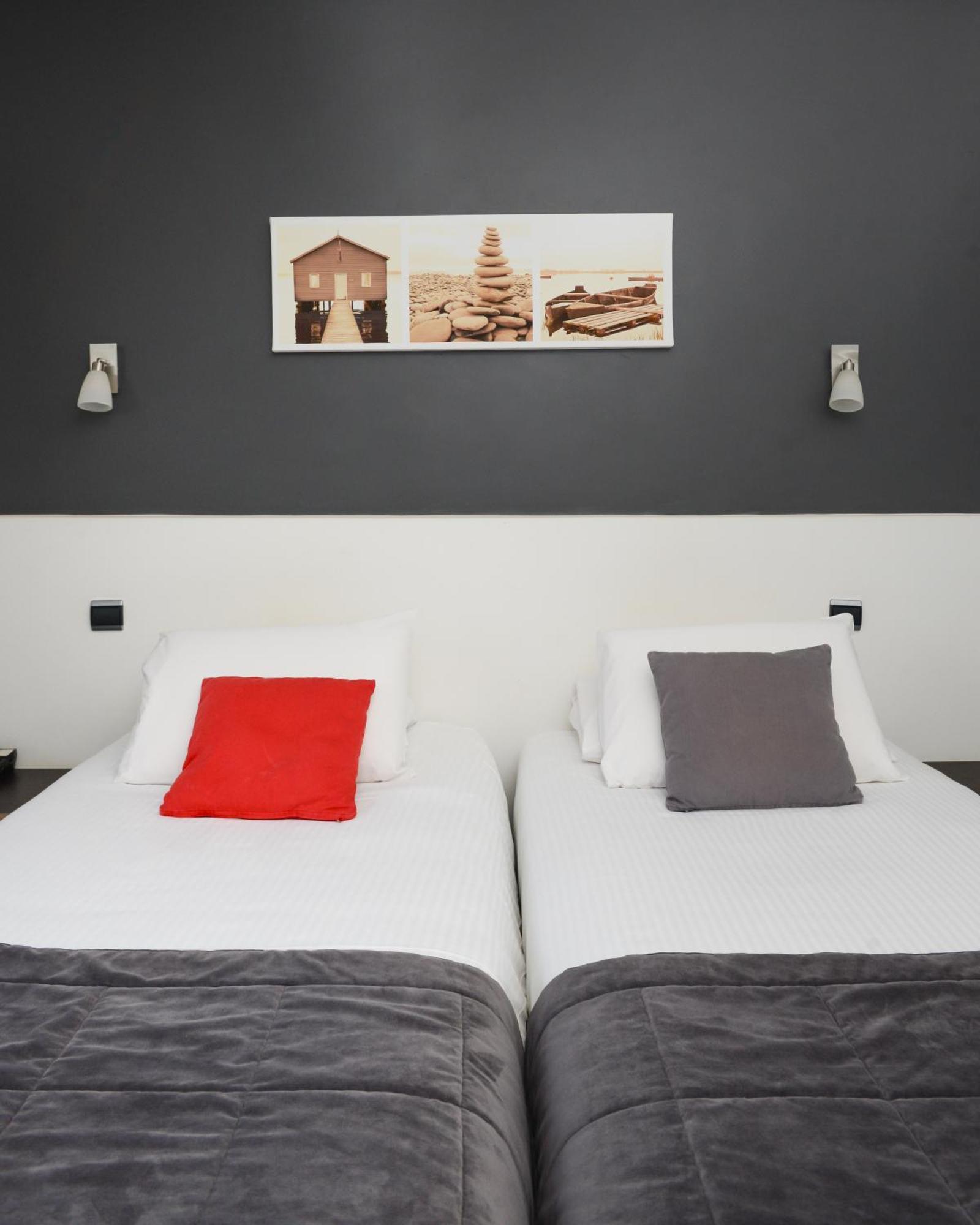 กีริอาด เล ซาบล์ โดลอน -ปลาฌ ซองทร์ เด กงเกร Hotel เลส์ซาบล์-โดล็อนน์ ภายนอก รูปภาพ
