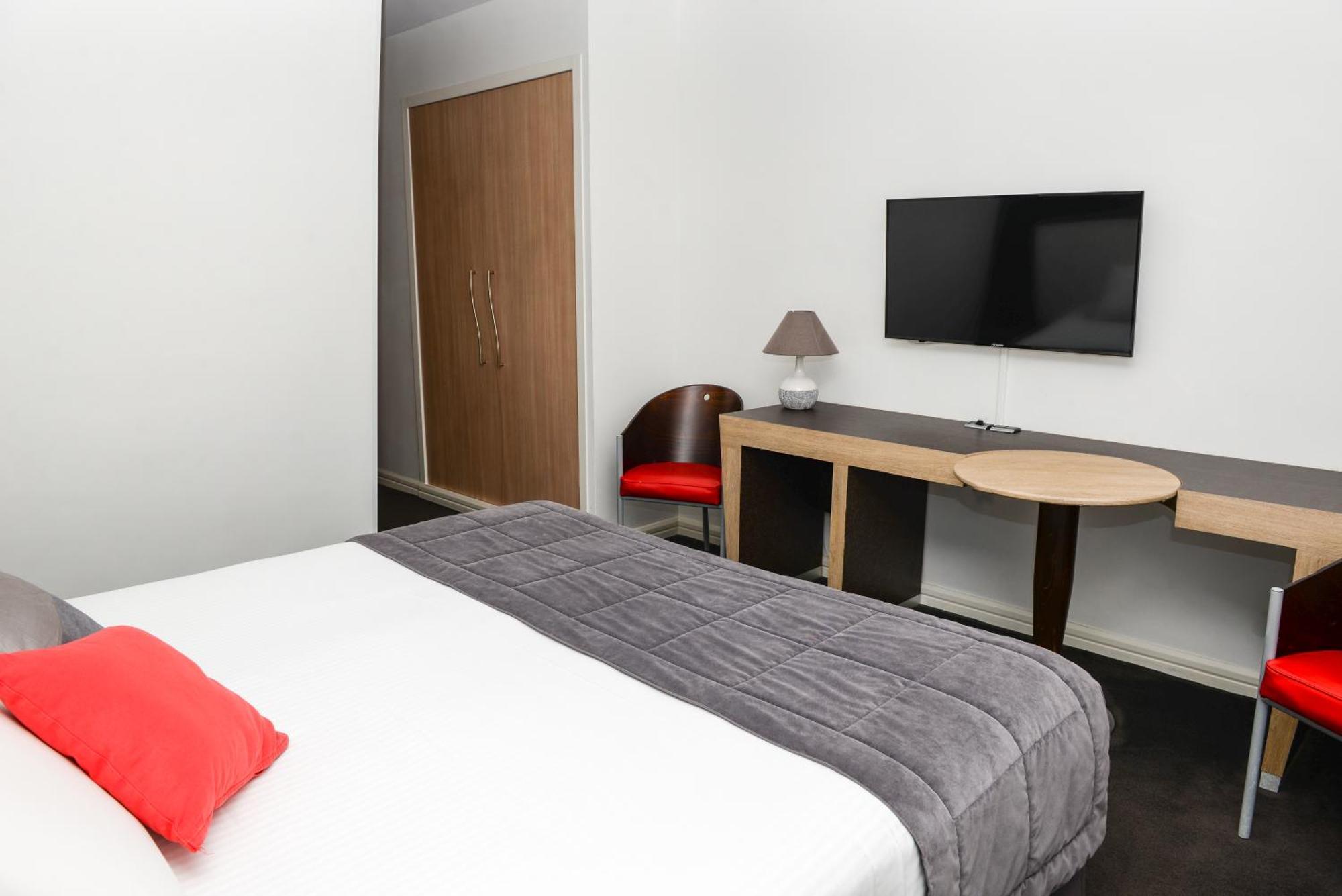 กีริอาด เล ซาบล์ โดลอน -ปลาฌ ซองทร์ เด กงเกร Hotel เลส์ซาบล์-โดล็อนน์ ภายนอก รูปภาพ