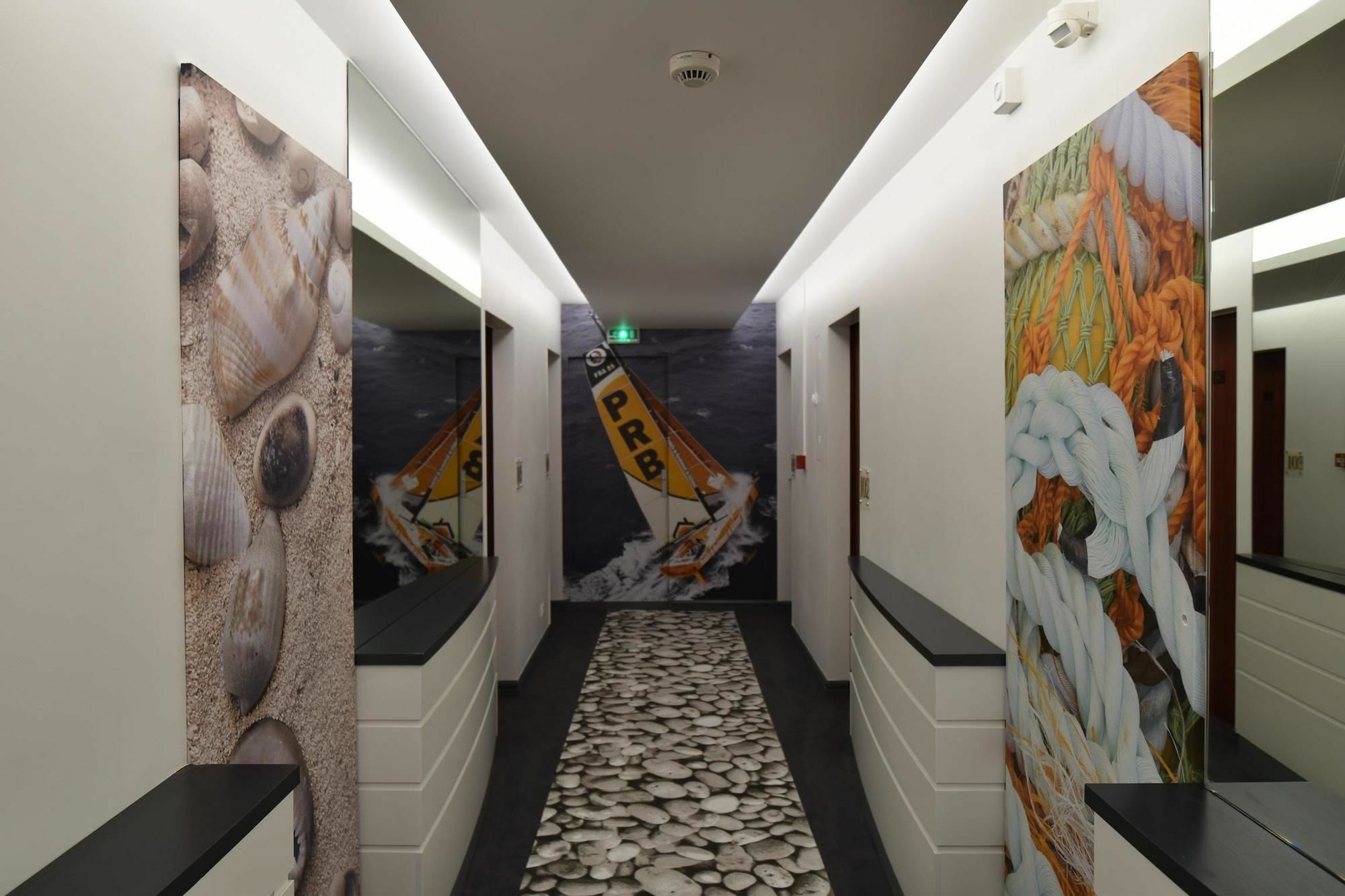 กีริอาด เล ซาบล์ โดลอน -ปลาฌ ซองทร์ เด กงเกร Hotel เลส์ซาบล์-โดล็อนน์ ภายนอก รูปภาพ